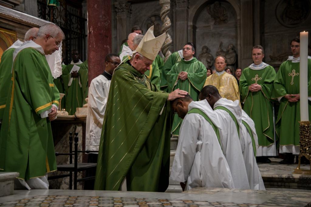Święcenia kapłańskie w Santa Maria in Trastevere: Radość Sant'Egidio z trzech nowych kapłanów